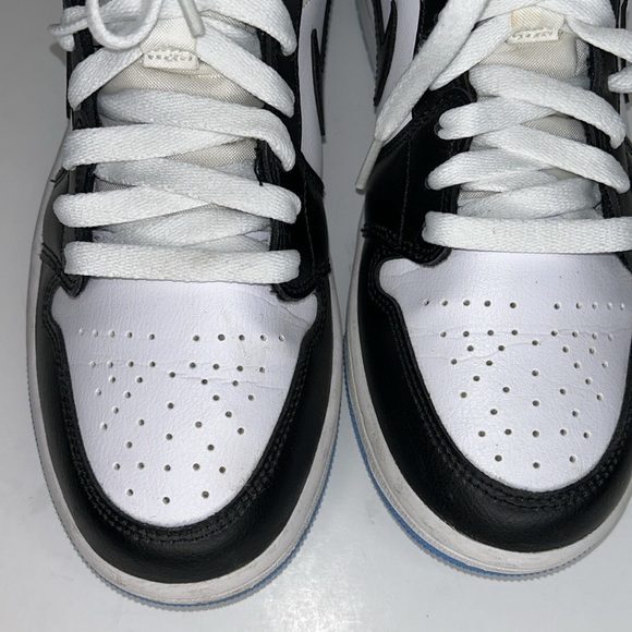 Nike Jordan 1 Mid in University Blue - Picture 4 of 16